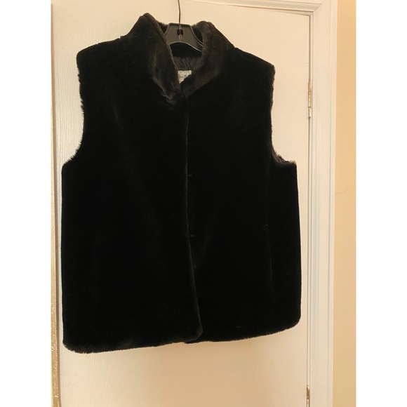 Faux fur vest - Picture 2 of 3